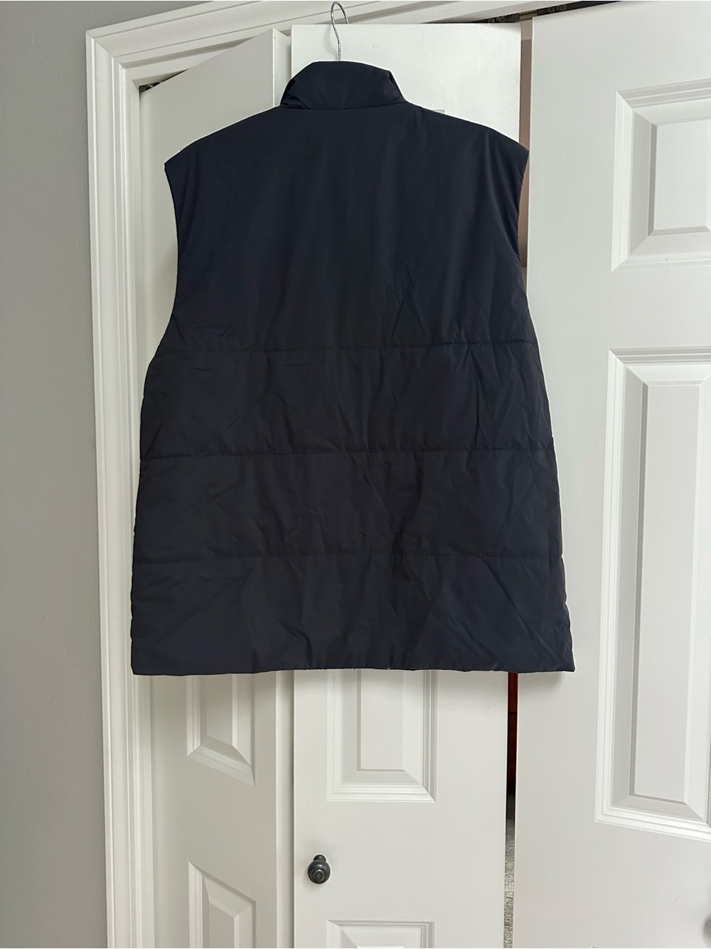 Vuori Men's Charcoal Vest - Dark Gray Sleeveless Puffer - Picture 4 of 4